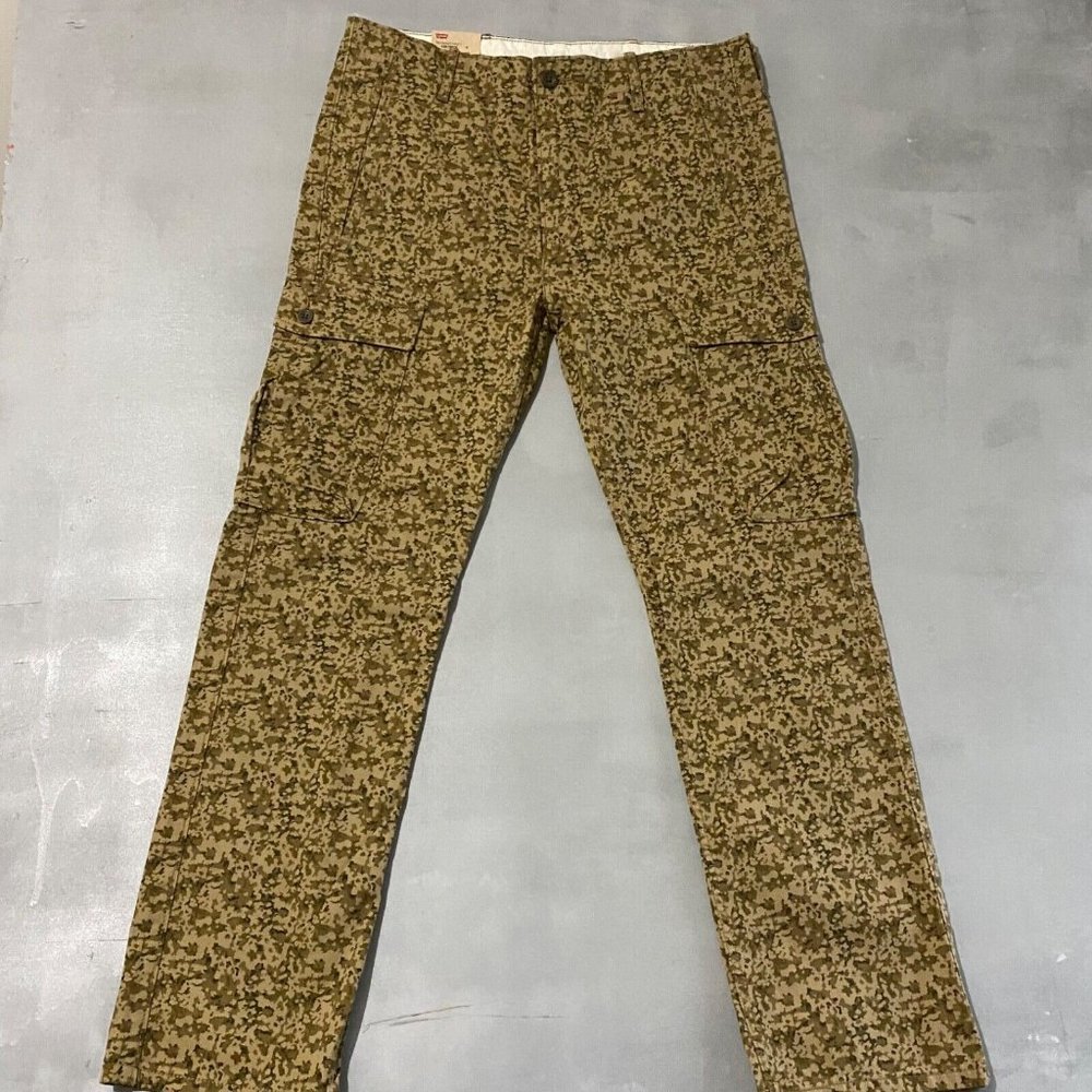New Levis Cargo Pants Mens Size 32 x 30 camo utility Straight leg